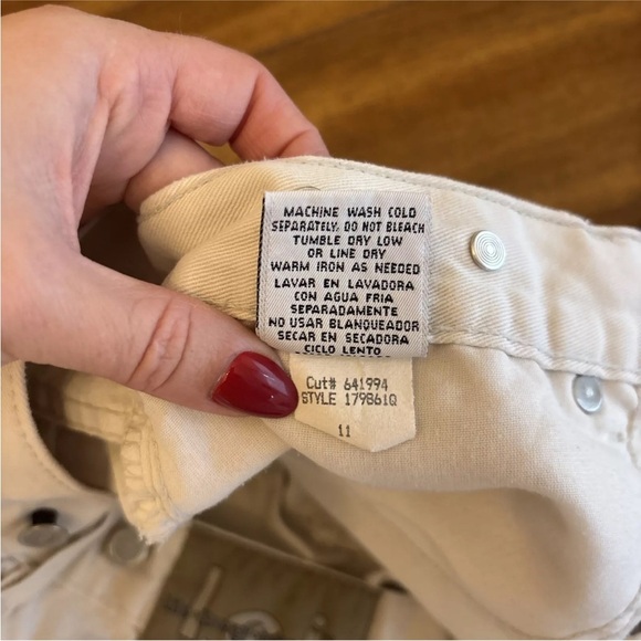 LEI - Junior’s Khaki Shorts Size 11 Flower Patch Vintage 3” Inseam - Picture 7 of 9